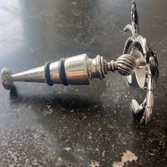 Crab Shaped Metal Bottle Stopper - Silver - Picture 3 of 4